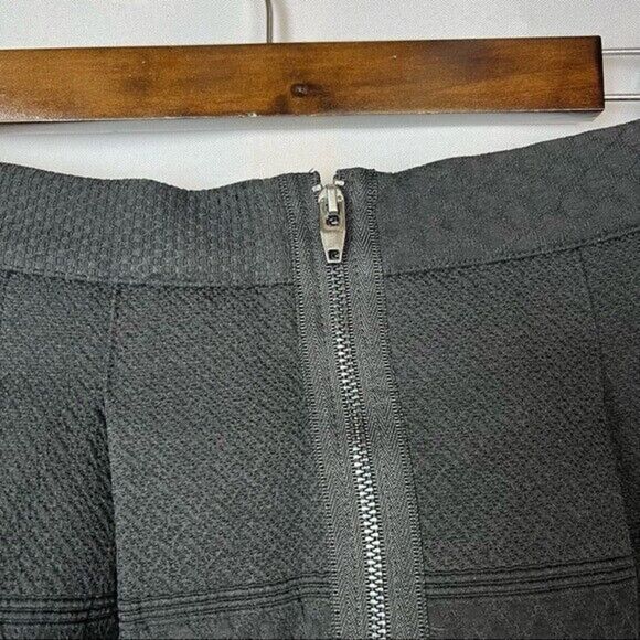 H&M Black Textured Pleated A-Line Mini Skirt 6 - Picture 3 of 4